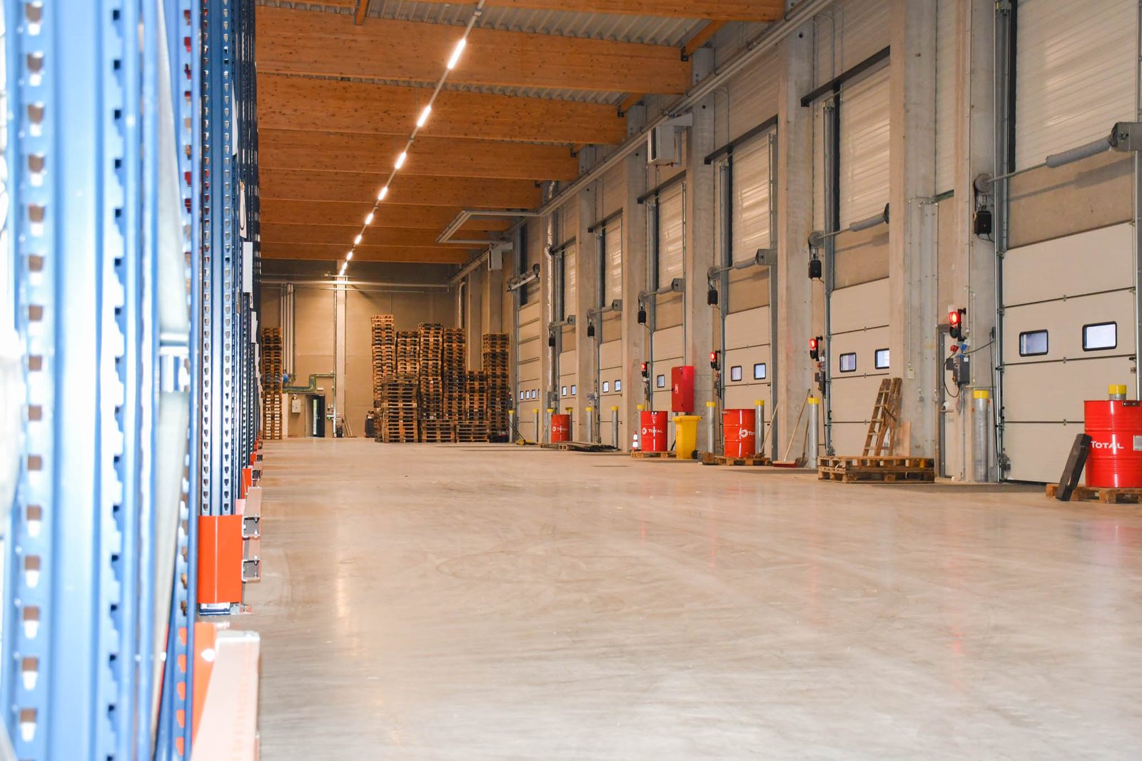 Inside the Gaume Logistics warehouse in Étalle